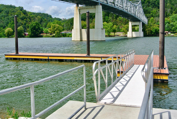 Aluminum access ramp for a commercial floating dock